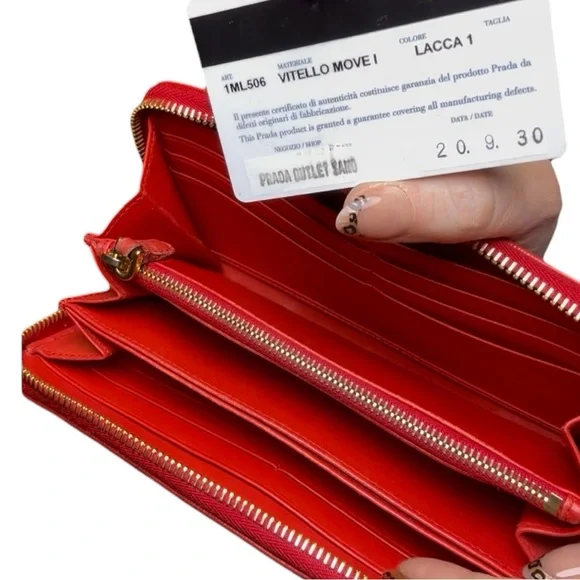 Prada zip-around continental wallet in Vitello Move leather in red (Lacca) - Picture 14 of 14